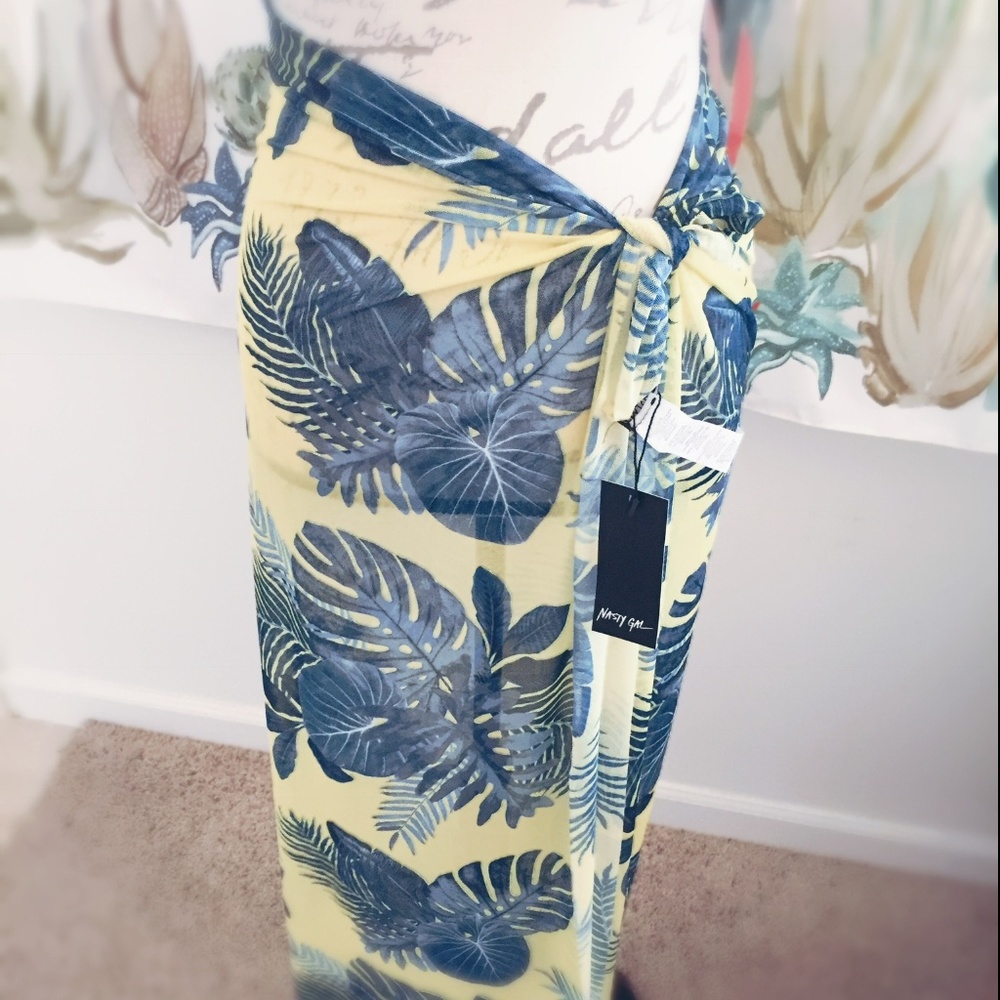 Nasty Gal NWT Swimsuit Coverup Tropical Green - Picture 1 of 3
